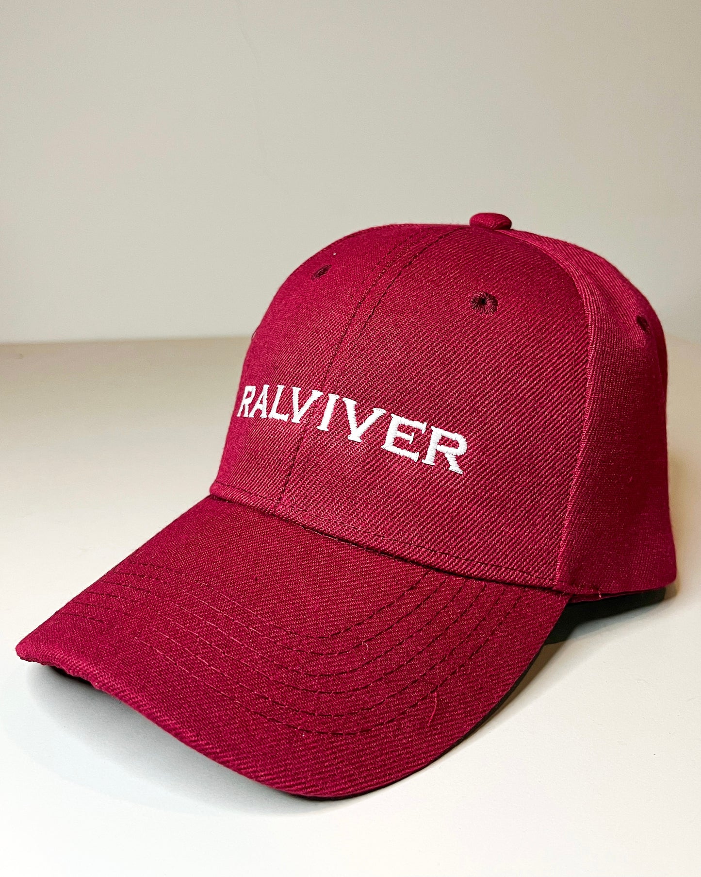 GORRA GRANATE - BORDADO BLANCO